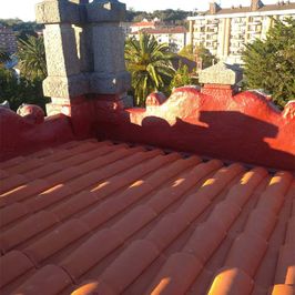 Tejados y Canalones J. Martínez techo y día soleado